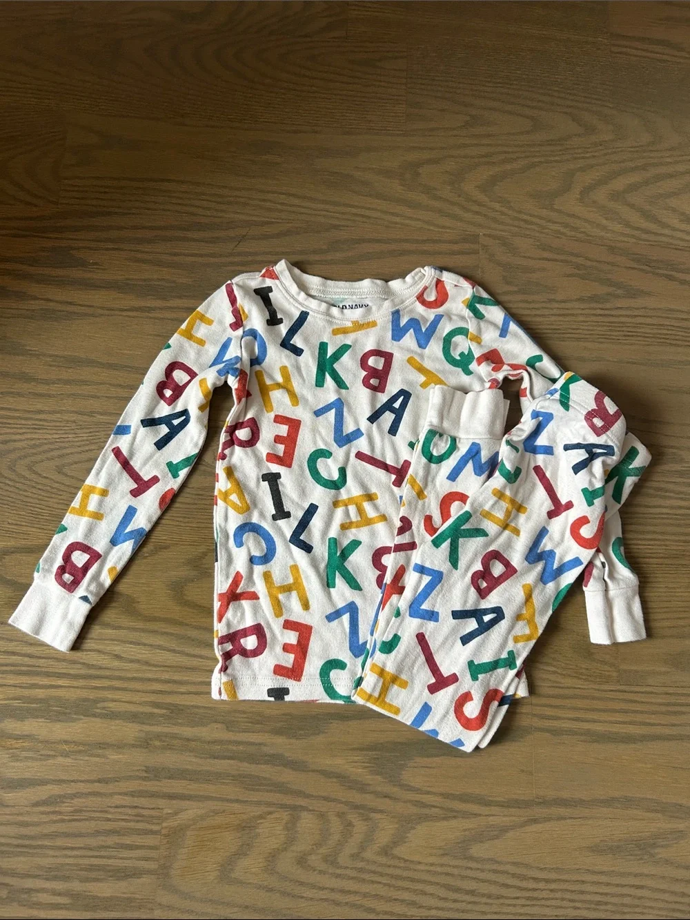 Old Navy Long Sleeve Pajama Set: Pink Floral and White Alphabet. 5T